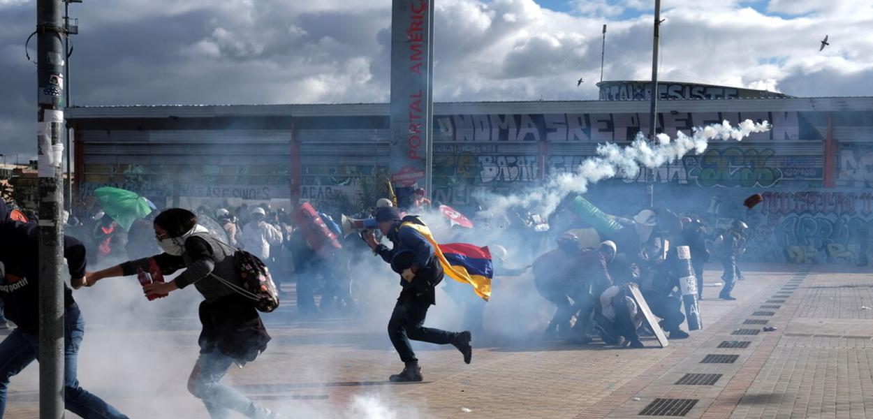 Manifestações marcaram o dia da Independência na Colômbia (Foto: Santiago Mesa / Reuters) Manifestações marcaram o dia da Independência na Colômbia
