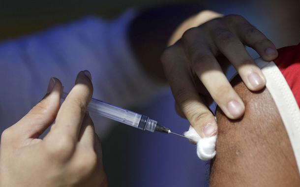 Bolsonaristas querem prender diretores da Anvisa e ameaçam usar armas contra vacinação em crianças