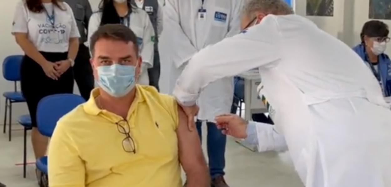 Flávio Bolsonaro e Marcelo Queiroga (Foto: Reprodução) Flávio Bolsonaro e Marcelo Queiroga