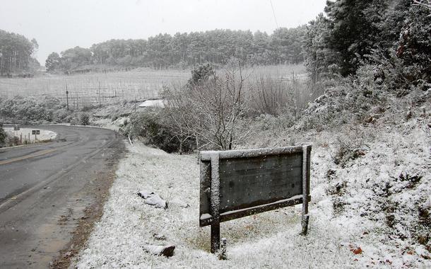 Neve na zona rural de São Joaquim, Santa Catarina (Foto: WikiCommons) Neve na zona rural de São Joaquim, Santa Catarina