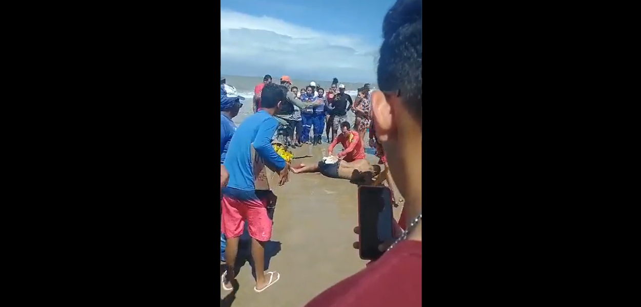 Homem é atacada por tubarão em Piedade (PE) (Foto: Reprodução) Homem é atacada por tubarão em Piedade (PE)