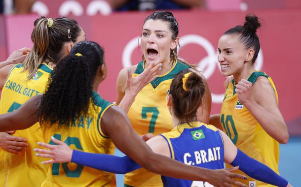 Jogadoras do Brasil comemoram vitória sobre atletas russas nas quartas de fina do torneio feminino de vôlei da Tóquio 2020
04/08/2021 REUTERS/Carlos Garcia Rawlins (Foto: REUTERS/Carlos Garcia Rawlins) Jogadoras do Brasil comemoram vitória sobre atletas russas nas quartas de fina do torneio feminino de vôlei da Tóquio 2020
04/08/2021 REUTERS/Carlos Garcia Rawlins