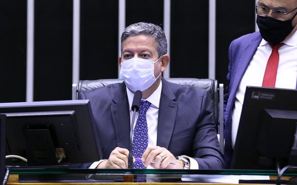 Arthur Lira está preocupado com discurso golpista de Bolsonaro