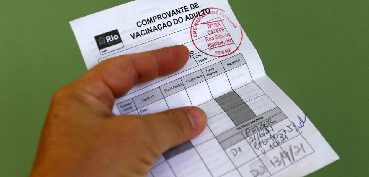 Comprovante de vacinação contra a Covid-19 (Foto: Tânia Rego/Agência Brasil) Comprovante de vacinação contra a Covid-19