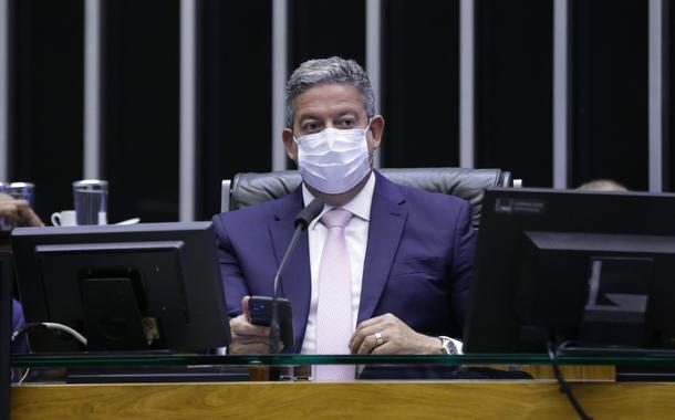 Arthur Lira fará vista grossa aos crimes de Bolsonaro, escreve Bernardo Mello Franco