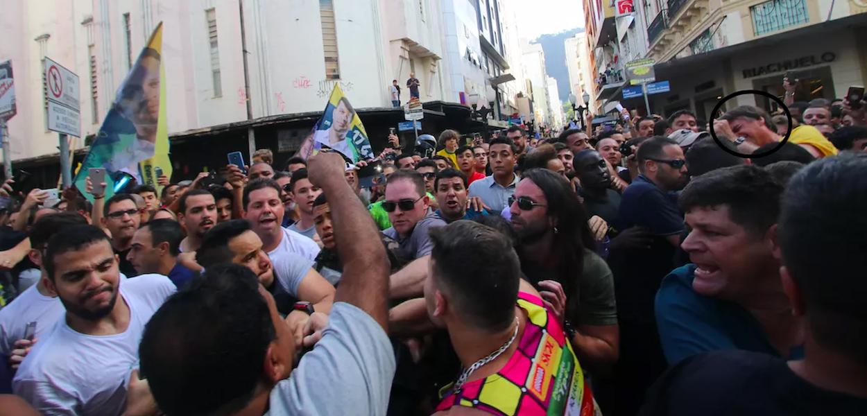 Seguranças protegem Adélio depois da facada ou suposta faca (Foto: Felipe Couri) www.brasil247.com - Seguranças protegem Adélio depois da facada ou suposta faca