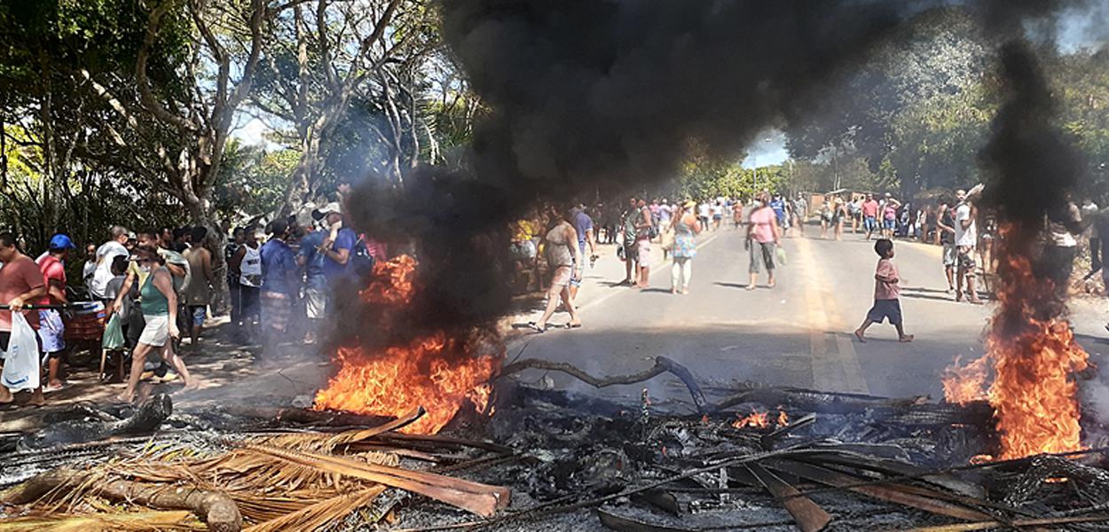 Pataxós se manifestam contra racismo e truculência policial no sul da Bahia (Foto: Gabriela Moncau) Pataxós se manifestam contra racismo e truculência policial no sul da Bahia