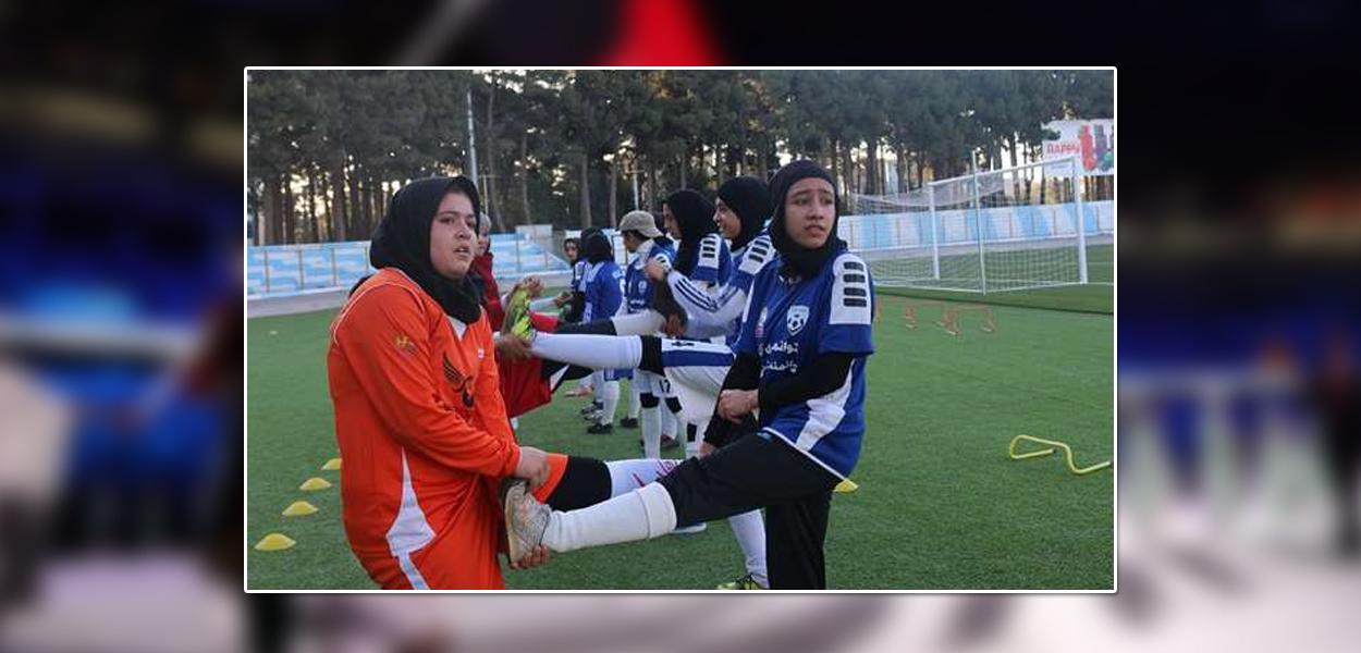Jogadoras de Herat, no Afeganistão, retratadas no documentário 'Herat Football Club' (Foto: Reprodução) Jogadoras de Herat, no Afeganistão, retratadas no documentário 'Herat Football Club'