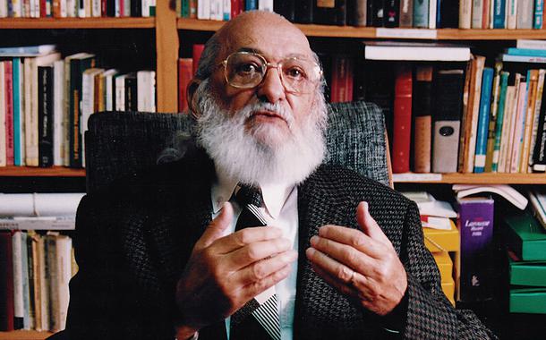 Justiça proíbe Bolsonaro de atentar contra dignidade de Paulo Freire, Patrono da Educação Brasileira