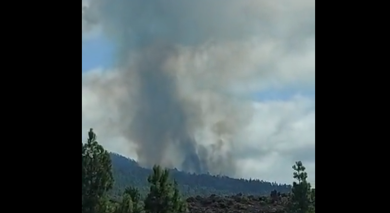 Vulcão em La Palma em erupção (Foto: Reprodução/Twitter) Vulcão em La Palma em erupção