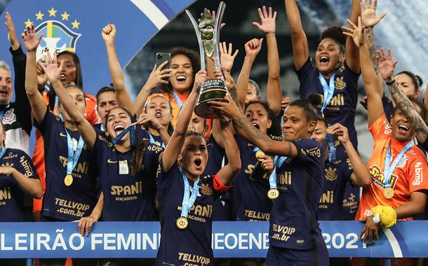 Jogadoras do Corinthians comemoram a conquista do título do Campeonato Brasileiro Feminino após vitória sobre o Palmeiras (Foto: Marco Galvão/Ag. Corinthians) Jogadoras do Corinthians comemoram a conquista do título do Campeonato Brasileiro Feminino após vitória sobre o Palmeiras
