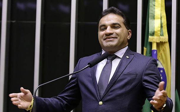 PF investiga quatro parlamentares por venda de emenda