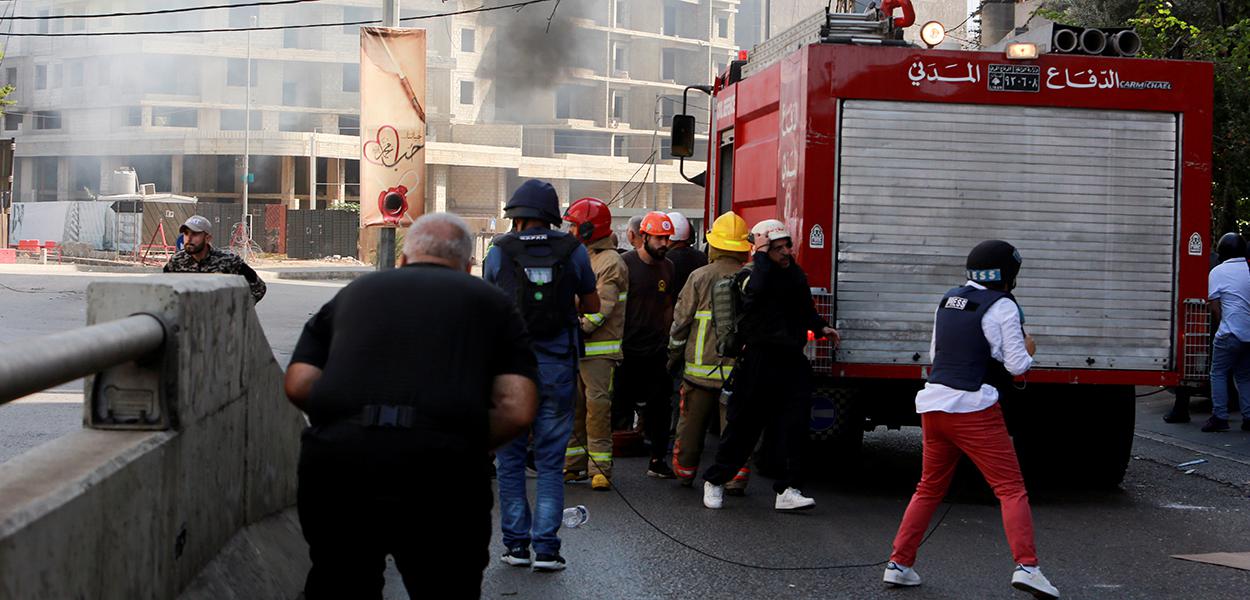 Conflito em rua de Beirute, Líbano (Foto: REUTERS/Aziz Taher) www.brasil247.com - Conflito em rua de Beirute, Líbano