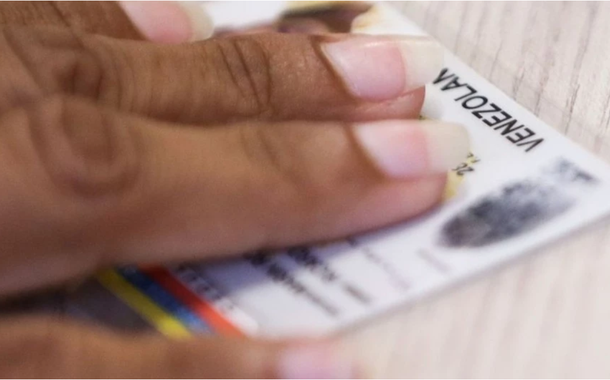 Refugiados venezuelanos são registrados na Polícia Fedral de Boa Vista para emissão e regularização de documentos (Foto: Marcelo Camargo/Agência Brasil) Refugiados venezuelanos são registrados na Polícia Fedral de Boa Vista para emissão e regularização de documentos