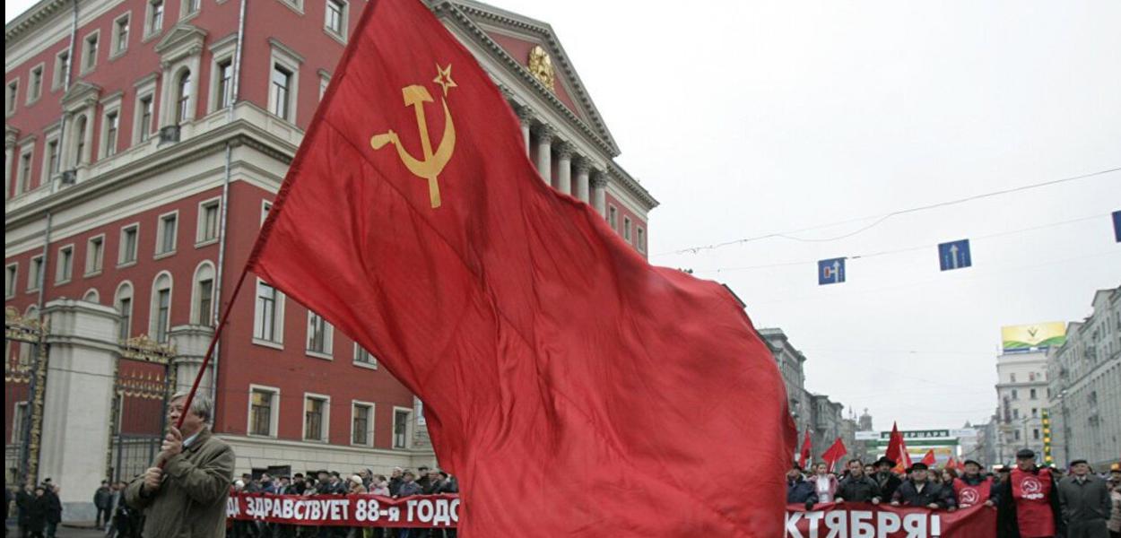 Em entrevista exclusiva à Sputnik Brasil, o professor João Cláudio Pitillo, que prepara o lançamento do livro A Grande Revolução, explica como o Império Russo com um histórico de séculos deu lugar a uma república socialista soviética, criada logo após a Revolução de 1917, além de comentar a influência do movimento no Brasil e na América Latina; "Apesar de estarmos falando de uma época em que não havia internet e o telégrafo funcionava muito mal, a Revolução chegou aqui como uma onda. Não foi à toa que o Governo brasileiro, adiante, rompeu relações com a União Soviética", afirmou;
(Foto: Brasil 247/divulgação) www.brasil247.com - Em entrevista exclusiva à Sputnik Brasil, o professor João Cláudio Pitillo, que prepara o lançamento do livro A Grande Revolução, explica como o Império Russo com um histórico de séculos deu lugar a uma república socialista soviética, criada logo após a Revolução de 1917, além de comentar a influência do movimento no Brasil e na América Latina; "Apesar de estarmos falando de uma época em que não havia internet e o telégrafo funcionava muito mal, a Revolução chegou aqui como uma onda. Não foi à toa que o Governo brasileiro, adiante, rompeu relações com a União Soviética", afirmou;
