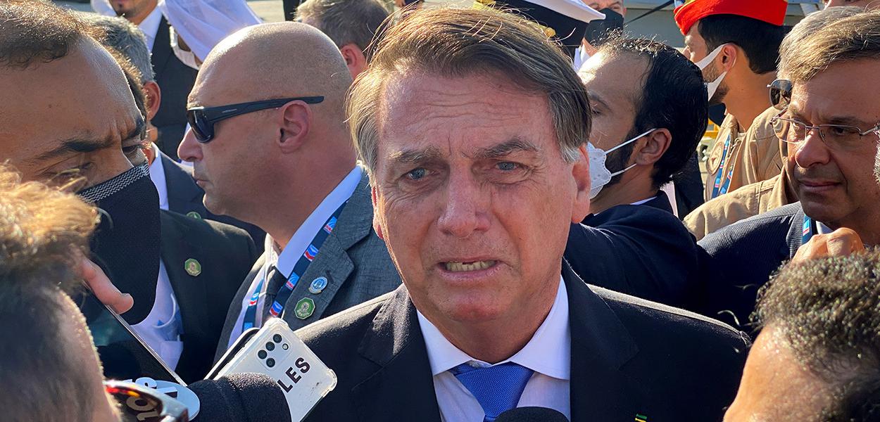 Jair Bolsonaro fala com a imprensa em dubai