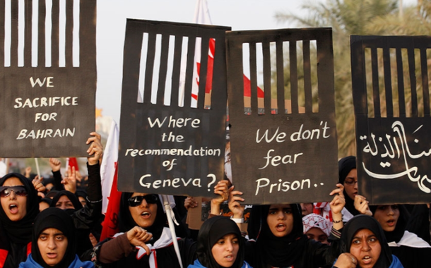 Mulheres protestam no Bahrein (Foto: Hamad Mohammed/Reuters) Mulheres protestam no Bahrein