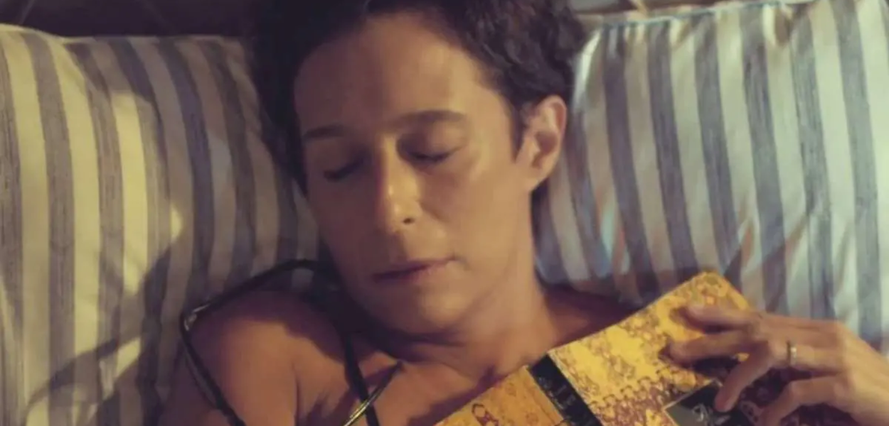 Personagem da novela Um lugar ao sol se masturba e reacende debate (Foto: Reprodução) www.brasil247.com - Personagem da novela Um lugar ao sol se masturba e reacende debate