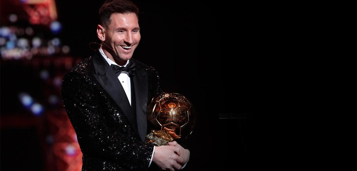 O argentino Lionel Messi ganhou o prêmio Bola de Ouro de melhor jogador do mundo pela sétima vez nesta segunda-feira, ampliando seu recorde. (Foto: 29/11/2021 REUTERS/Benoit Tessier) www.brasil247.com - O argentino Lionel Messi ganhou o prêmio Bola de Ouro de melhor jogador do mundo pela sétima vez nesta segunda-feira, ampliando seu recorde.