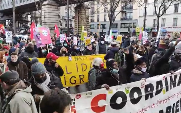 Manifestantes vão às ruas de Paris contra a candidatura de Éric Zemmour (Foto: Reprodução) Manifestantes vão às ruas de Paris contra a candidatura de Éric Zemmour