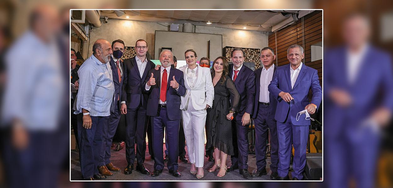 Lula posa para fotos com seus advogados em jantar do Grupo Prerrogativas (Foto: Ricardo Stuckert) www.brasil247.com - Lula posa para fotos com seus advogados em jantar do Grupo Prerrogativas