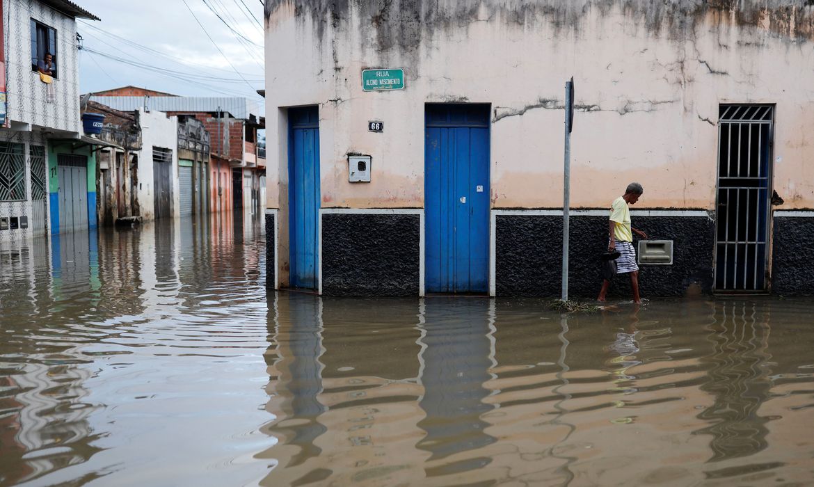 Enchente na Bahia (Foto: Reuters/Amanda Perobelli) www.brasil247.com - Enchente na Bahia