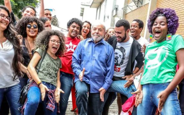 Lula na Bahia com jovens (Foto: Ricardo Stuckert) Lula na Bahia com jovens
