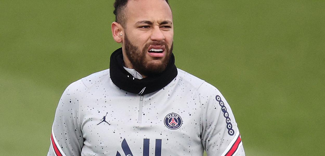 Neymar durante treino do Paris St Germain (Foto: REUTERS/Sarah Meyssonnier) www.brasil247.com - Neymar durante treino do Paris St Germain