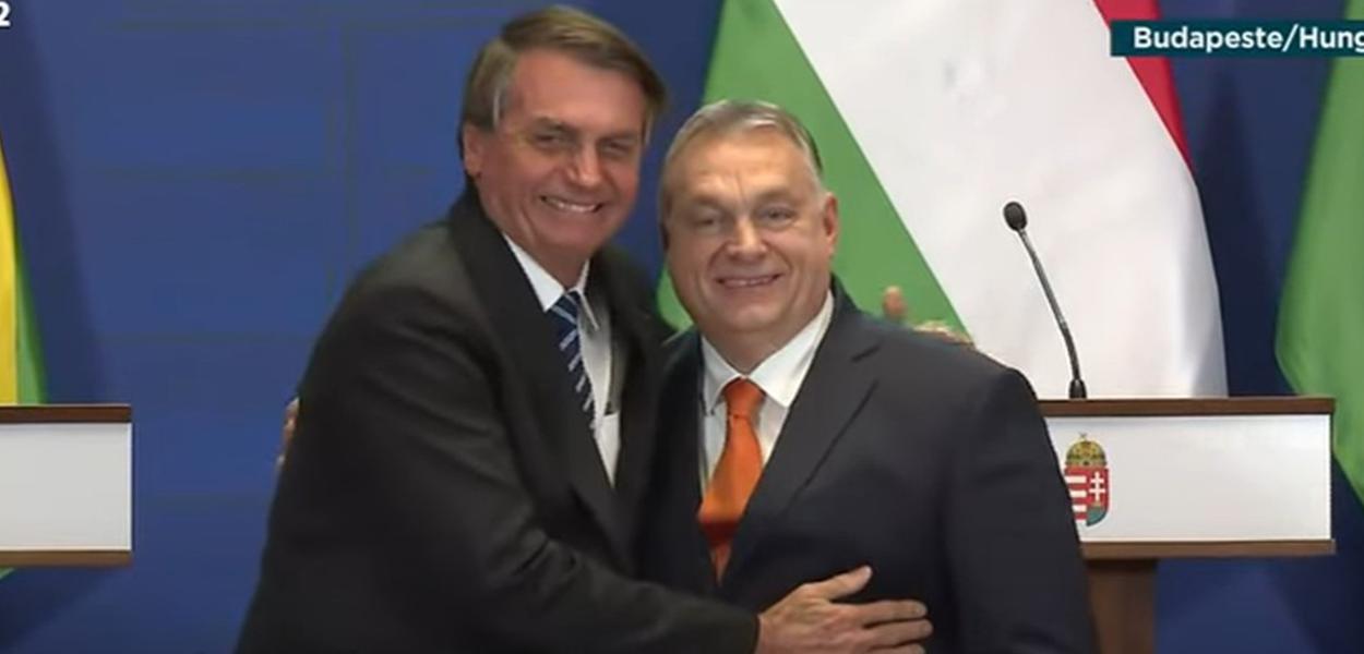 Bolsonaro com Viktor Orbán (Foto: Reprodução) www.brasil247.com - Bolsonaro com Viktor Orbán