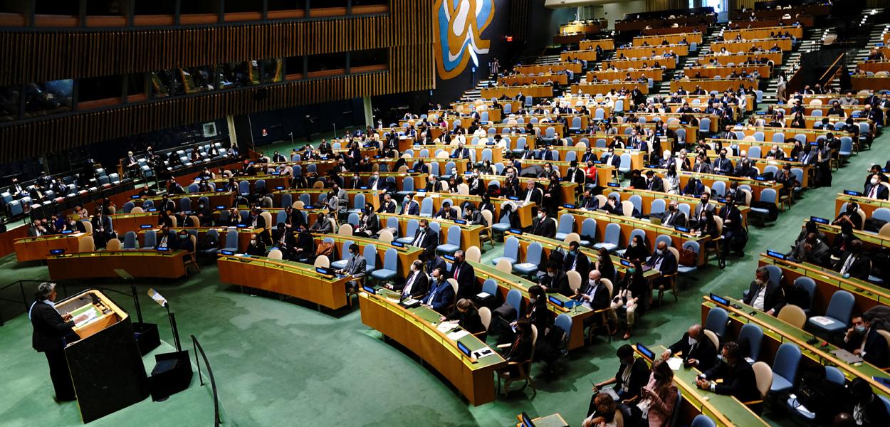 Reunião de emergência da Assembleia Geral da ONU 02/03/2022 (Foto: REUTERS/Carlo Allegri) www.brasil247.com - Reunião de emergência da Assembleia Geral da ONU 02/03/2022