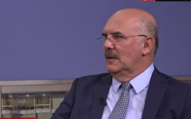 Ministro da Educação se segura no cargo por relação de amizade com a família Bolsonaro