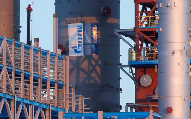 Logo da Gazprom em coluna em unidade de processamento de gás na região de Amur, Rússia. (Foto: REUTERS/Maxim Shemetov) Logo da Gazprom em coluna em unidade de processamento de gás na região de Amur, Rússia.