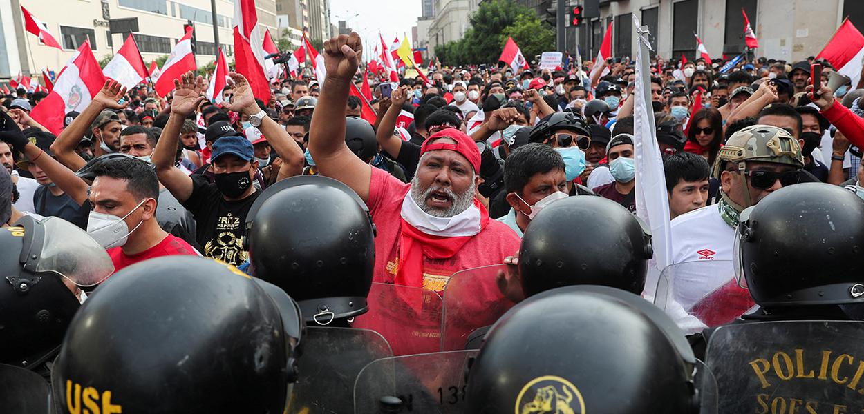 Protesto contra governo peruano (Foto: REUTERS/Sebastian Castaneda) www.brasil247.com - Protesto contra governo peruano