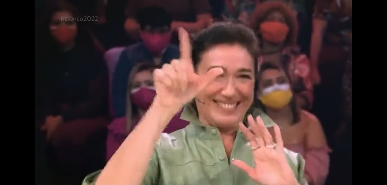 Lilia Cabral faz "L" na Globo e internautas comemoram: "de Lula" (Foto: Reprodução) www.brasil247.com - Lilia Cabral faz "L" na Globo e internautas comemoram: "de Lula"