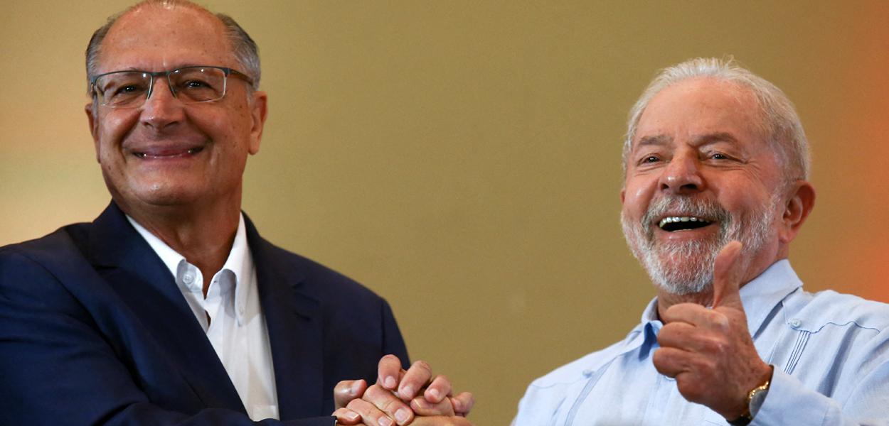 Geraldo Alckmin e o ex-presidente Luiz Inácio Lula da Silva (Foto: REUTERS/Carla Carniel) www.brasil247.com - Geraldo Alckmin e o ex-presidente Luiz Inácio Lula da Silva