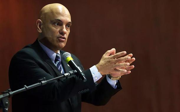 Moraes critica milícias digitais e diz que democracia será garantida com eleições limpas e urnas eletrônicas
