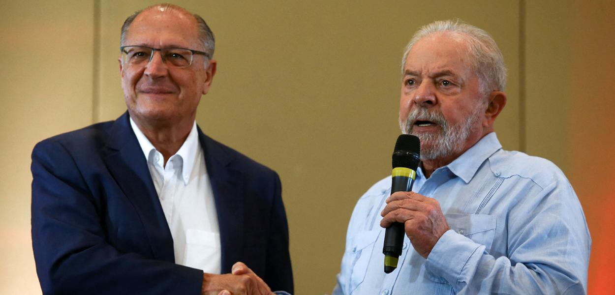 Lula e Alckmin se reúnem para apresentação do ex-governador para compor chapa com o ex-presidente (Foto: REUTERS/Carla Carniel) www.brasil247.com - Lula e Alckmin se reúnem para apresentação do ex-governador para compor chapa com o ex-presidente