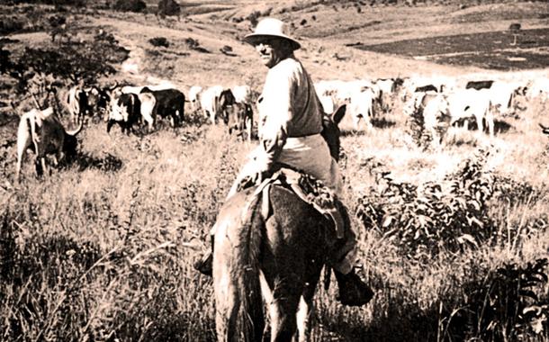 Pela lentes do fotógrafo de 'O Cruzeiro': foram 10 dias andando com a mula Balalaica, vendo, anotando e perguntando tudo (Foto: Reprodução) Pela lentes do fotógrafo de 'O Cruzeiro': foram 10 dias andando com a mula Balalaica, vendo, anotando e perguntando tudo
