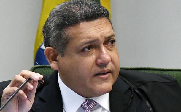 Kassio Nunes, do STF, foi à final da Champions e a Roland Garros em jatinho pago por advogado com ações na corte