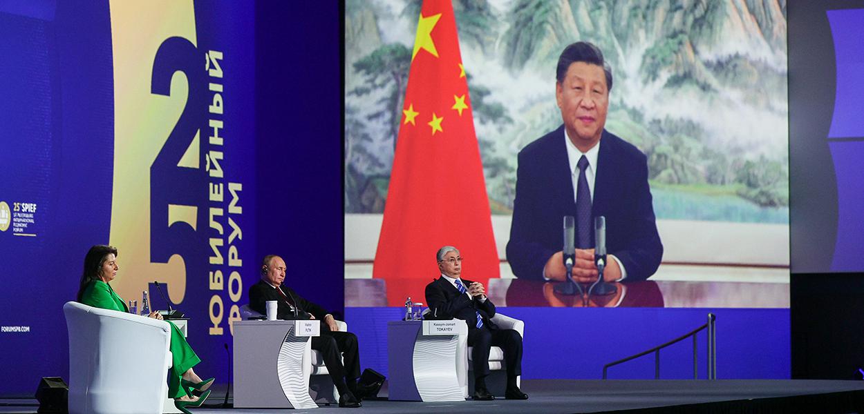Xi Jinping discursa no 25º Fórum Econômico Internacional de São Petersburgo (Foto: Vladimir Smirnov/TASS) www.brasil247.com - Xi Jinping discursa no 25º Fórum Econômico Internacional de São Petersburgo