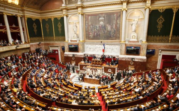 Eleições na França: bloco de Macron perde maioria absoluta, esquerda fica em 2º e extrema direita tem ganhos históricos