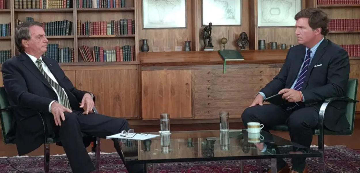 Jair Bolsonaro e Tucker Carlson (Foto: Reprodução/Twitter) www.brasil247.com - Jair Bolsonaro e Tucker Carlson