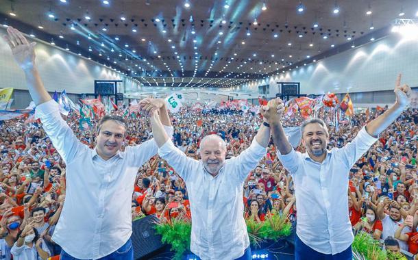 Camilo Santana, Lula e Elmano de Freitas em ato no Ceará (Foto: Ricardo Stuckert) Camilo Santana, Lula e Elmano de Freitas em ato no Ceará