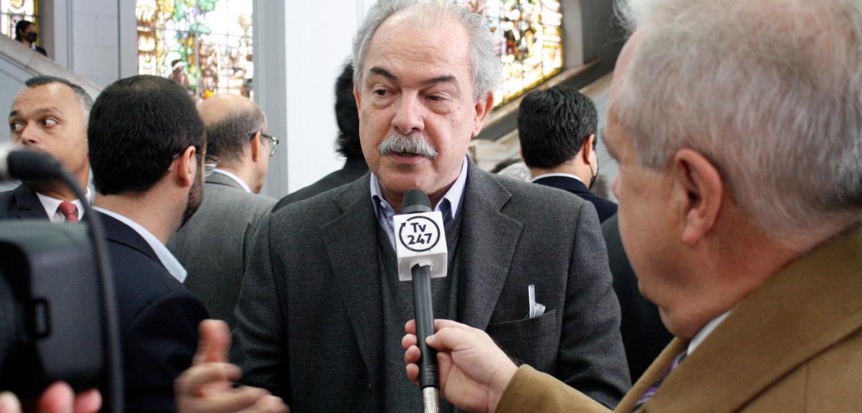 Mercadante, em entrevista à TV 247 (Foto: Felipe Gonçalves) www.brasil247.com - Mercadante, em entrevista à TV 247
