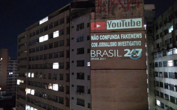 Coletivo Alvorada faz projeção em defesa do Brasil 247 (Foto: Reprodução/Twitter/Coletivo Alvorada) Coletivo Alvorada faz projeção em defesa do Brasil 247