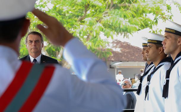Bolsonaro com militares (Foto: Marcos Corrêa/PR) Bolsonaro com militares