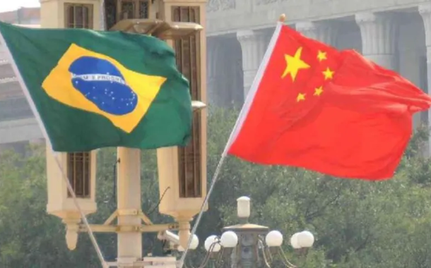 Bandeiras do Brasil e da China (Foto: Reprodução/Embaixada Brasil na China) Bandeiras do Brasil e da China