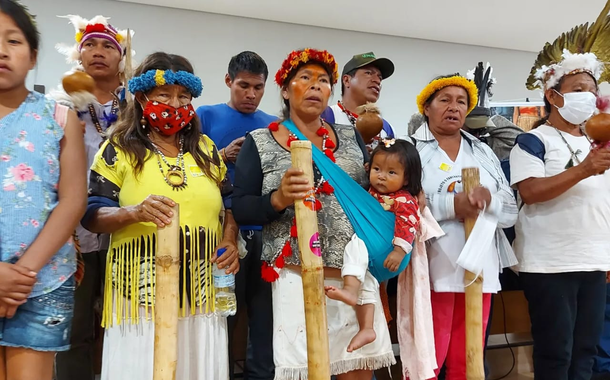Indígenas acompanham o Relatório Violência Contra os Povos Indígenas no Brasil - dados 2021 (Foto: Marina Oliveira/Cimi) Indígenas acompanham o Relatório Violência Contra os Povos Indígenas no Brasil - dados 2021
