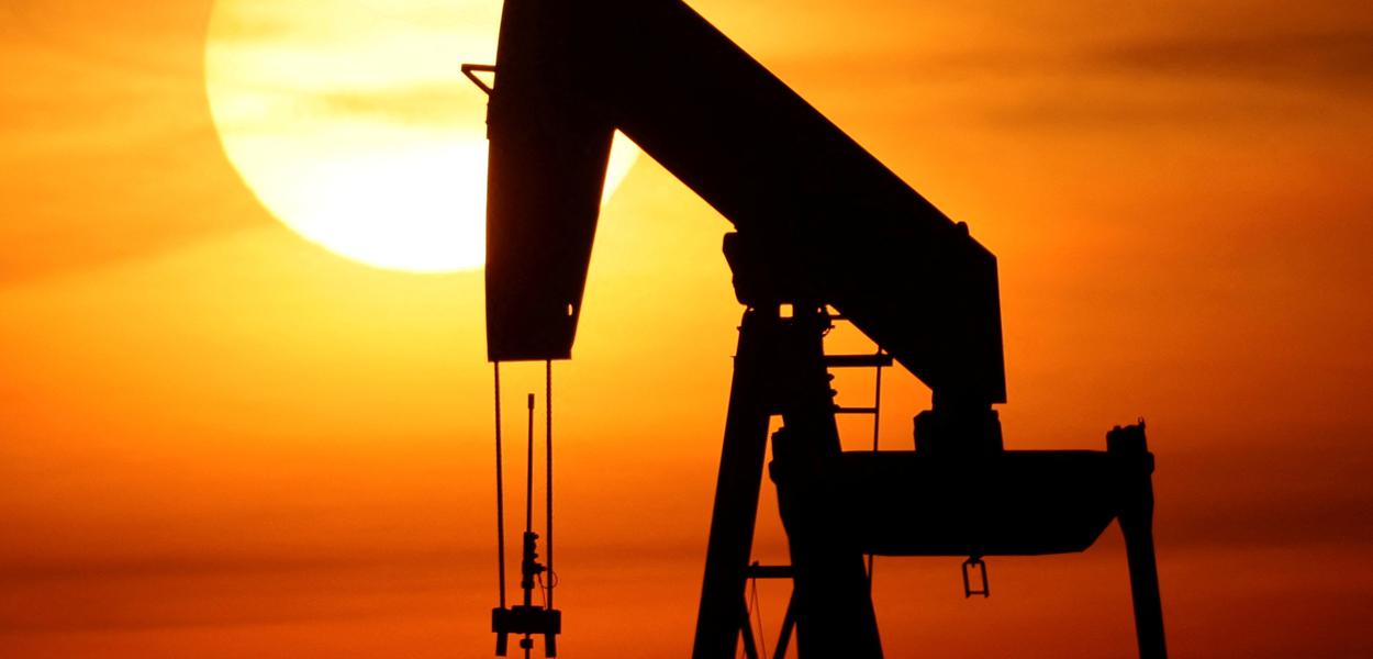 Bomba de petróleo em Sommesous, na França (Foto: REUTERS/Pascal Rossignol) www.brasil247.com - Bomba de petróleo em Sommesous, na França