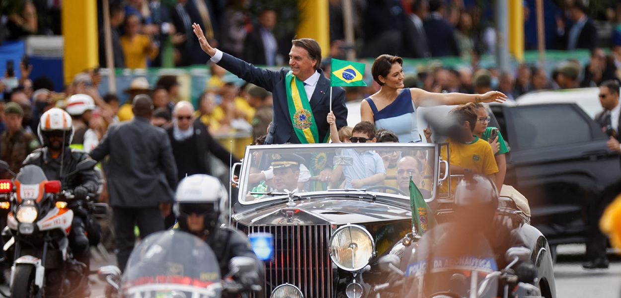 Bolsonaro chega para desfile cívico-militar em Brasília (Foto: REUTERS/Adriano Machado) www.brasil247.com - Bolsonaro chega para desfile cívico-militar em Brasília